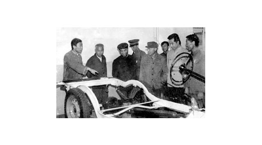 80年代初，交通部副部長王展義來我校檢查指導工作